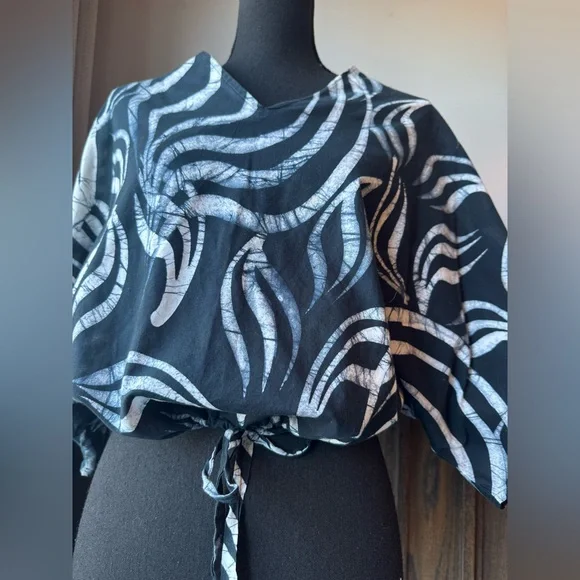 Black and White Women's Blouse adjustable waist island vibes - Picture 6 of 7